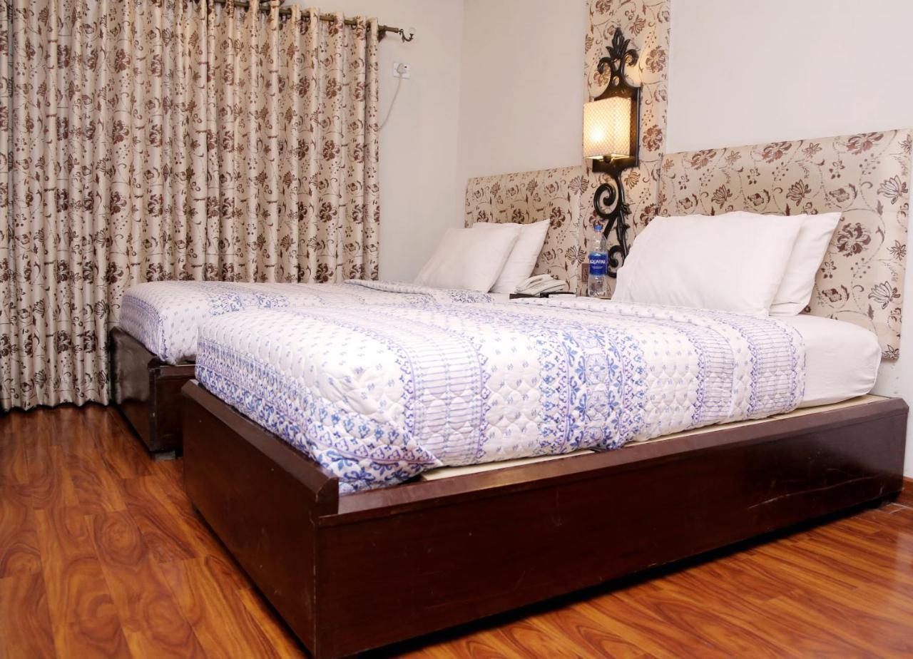 Shelton Hotel Lahore Exteriör bild