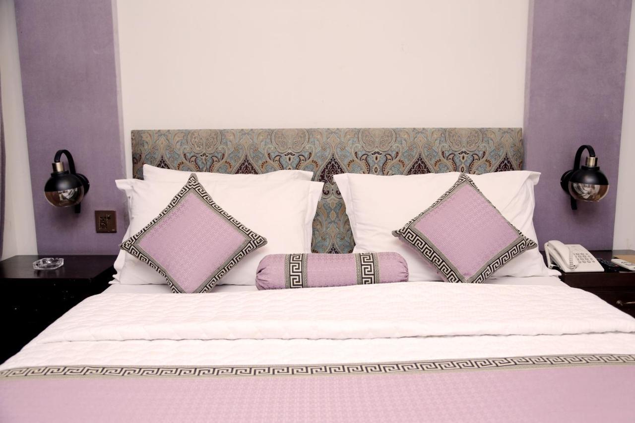 Shelton Hotel Lahore Exteriör bild